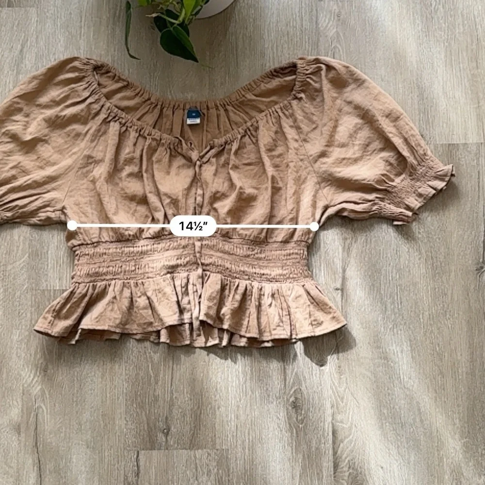 Old Navy puff-sleeve smocked poet blouse tan size M